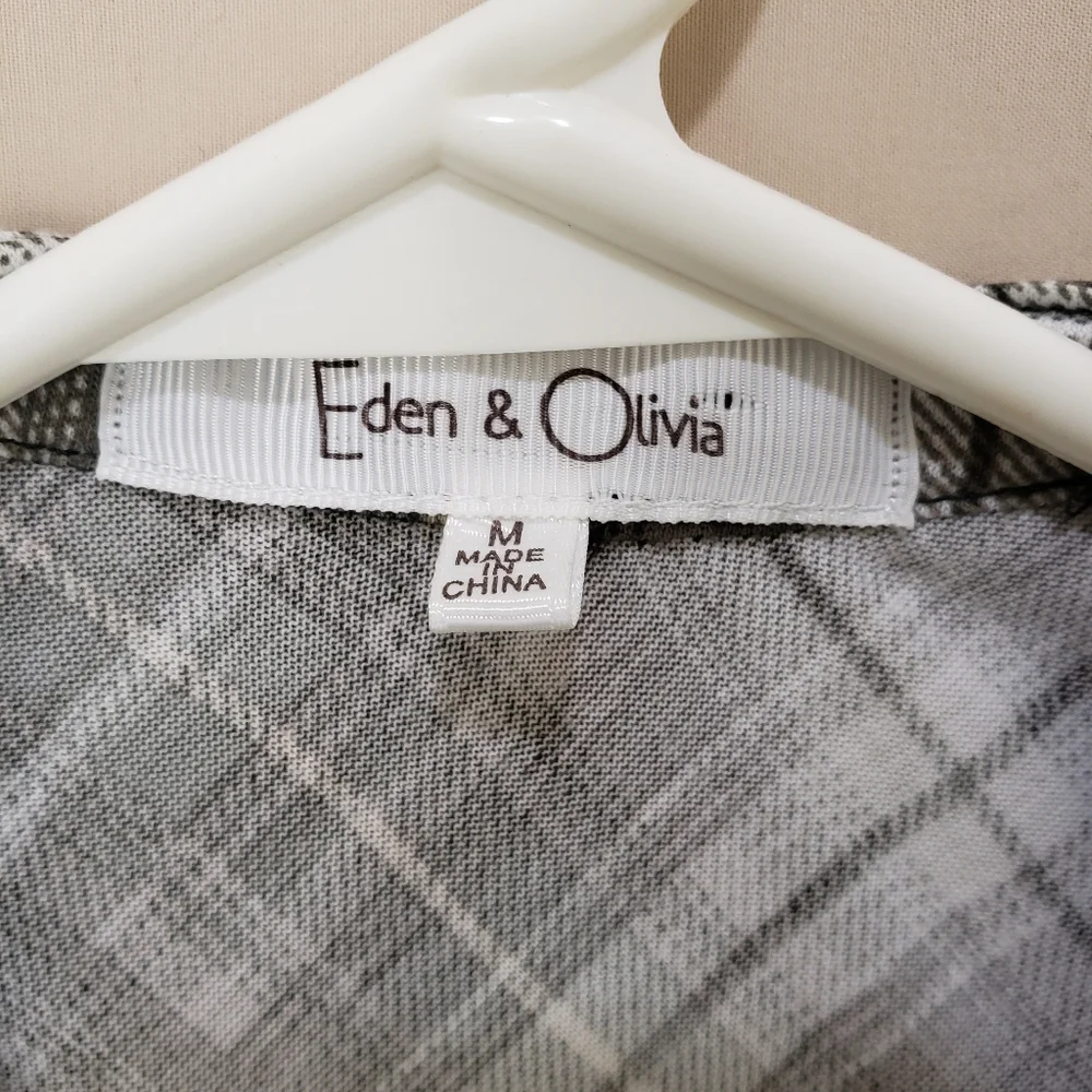 NWT Eden & Olivia Top - Picture 5 of 9